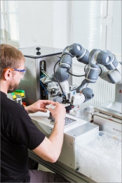 Robot YuMi® bude spolupracovat na montáži zásuvek v závodě ABB v České republice