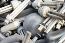 Ještě 20 % domácností staré úsporné zářivky vyhazuje do smetí