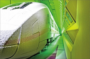 V klimatickém aerodynamickém kanálu Rail Tec Arsenal (RTA) ve Vídni