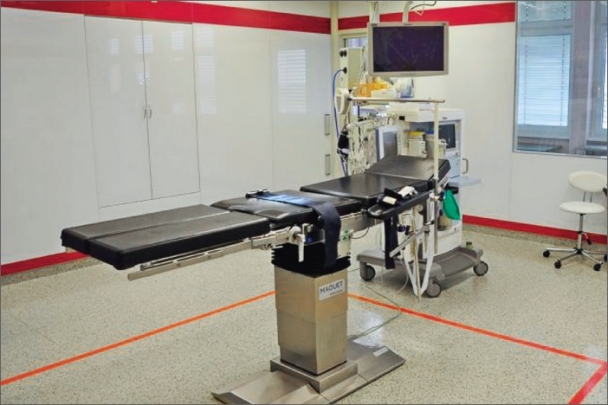 V prostějovské nemocnici byl rekonstruován a zprovozněn operační sál, v němž je (vůbec poprvé v ČR) použito unikátní Antibakteriální sklo™ od firmy AGC.