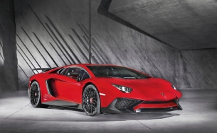 variaLamborghini Aventador Superveloce