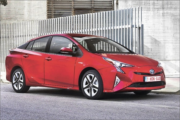 Prius si od svého počátku stále udržuje poněkud extravagantní design, který je v záplavě automobilů na silnici příjemným oživením