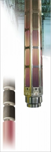 Palivová kazeta (vpravo):Tablety jaderného paliva se ukládají do kovových palivových tyčí a ty zase do ucelené kazety; Vlevo dole palivová tyč tvořená jednotlivými tabletami