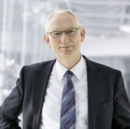 Profesor Peter Post, vedoucí oddělení podnikového výzkumu a technologie společnosti Festo