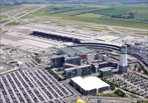 Letištěm Schwechat prošlo loni téměř 23 milionů pasažérů, což je o 1,3 % víc než v roce 2014. Letos se očekává zvýšení až o 2 procenta
