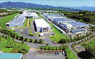 Nový výrobní závod Tungaloy a současně headquarter firmy byl slavnostně otevřen na podzim 2011, jen pár měsíců po ničivých tsunami, které zasáhly oblast Fukušima, kde se závod nachází