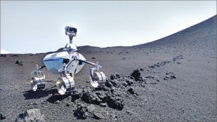 Robot LRU doplněný manipulační rukou