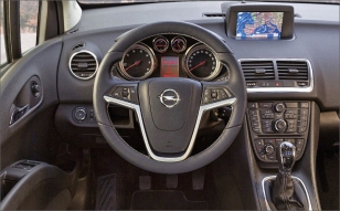 Centrální panel vozu Meriva je doslova nabitý dobře označenými ovladači