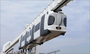 Test závěsného akumulátorového monorailu s designem pandy v čínském Chengdu