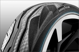 Goodyear CityCube nabízí pro studii inovativního vozidla Toyota senzory v pneumatikách a různé provedení předních a zadních pneumatik