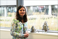 Andrea Konečná vystudovala v Brně na VUT obor Fyzikální inženýrství a nanotechnologie Andrea Konečná vystudovala v Brně na VUT obor Fyzikální inženýrství a nanotechnologie