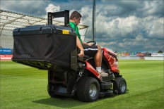 Starjet Exclusive PRO - cenově nejdostupnější profesionální žací traktor s vysokovýklopem