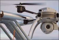 Dron monitorující potrubí