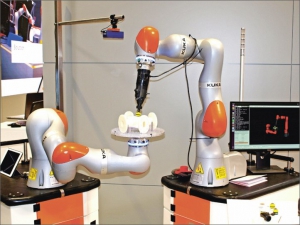 Jemné obrábění plastů s pomocí robotů Kuka