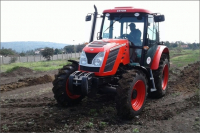 Keňským farmářům byly dodány traktory modelových řad PROXIMA, MAJOR a FORTERRA. Keňským farmářům byly dodány traktory modelových řad PROXIMA, MAJOR a FORTERRA.