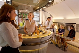 Emirates oslavuje 9 let provozu Airbusu A380 a představuje nový palubní salonek