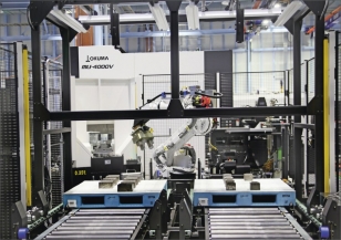 DS2 dosahuje vysokého stupně automatizace využíváním robotů pro manipulaci s materiálem, nástroji i obrobky