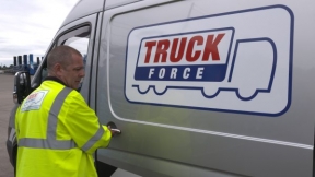 ECM (Vehicle Delivery Service) Ltd byla založena před 35 lety a v současné době je považována za předního evropského poskytovatele služeb automobilové logistiky