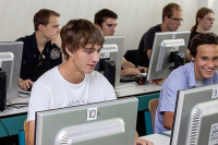 V současné době škola nabízí studentům tři specializace: grafické systémy a tvorbu webových stránek, správu počítačových sítí, programování a databázové systémy. V současné době škola nabízí studentům tři specializace: grafické systémy a tvorbu webových stránek, správu počítačových sítí, programování a databázové systémy.