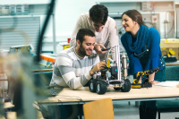 Bosch pořádá historicky první mechathon pro fanoušky robotiky Bosch pořádá historicky první mechathon pro fanoušky robotiky