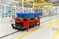 Linde Material Handling představuje automatizovaný přepravní vozík pro výrobní logistiku 