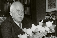 Hermann Staudinger, zakladatel vědy o polymerech Hermann Staudinger, zakladatel vědy o polymerech