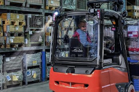 Výstražné světlo TruckSpot je určeno především pro varování okolí při jízdě vozíku vzad Výstražné světlo TruckSpot je určeno především pro varování okolí při jízdě vozíku vzad