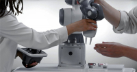Jednoruký robot Yumi Jednoruký robot Yumi