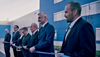 Slavnostního setkání zaměstnanců jičínského výrobce sanitární techniky a otevření nové haly se účastnili představitelé města, generálního dodavatele stavby firmy PKS stavby a vedení společnosti. Slavnostního setkání zaměstnanců jičínského výrobce sanitární techniky a otevření nové haly se účastnili představitelé města, generálního dodavatele stavby firmy PKS stavby a vedení společnosti.