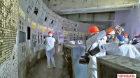 Pohled do zpřístupněné kontrolní místnosti IV. bloku černobylské jaderné elektrárny