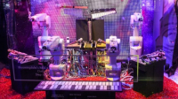 Dynamické výlohy s pohybujícími se roboty přitahují vice pozornosti než tradiční staticky koncipované výlohy Dynamické výlohy s pohybujícími se roboty přitahují vice pozornosti než tradiční staticky koncipované výlohy