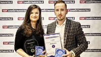 Ocenění jménem společnosti ŠKODA AUTO převzali Tereza Navrátilová a Lukáš Pánek z oddělení HR marketingu. Ocenění jménem společnosti ŠKODA AUTO převzali Tereza Navrátilová a Lukáš Pánek z oddělení HR marketingu.