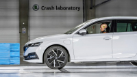 Společnost ŠKODA AUTO uvedla do provozu vysoce moderní crashovou laboratoř Společnost ŠKODA AUTO uvedla do provozu vysoce moderní crashovou laboratoř