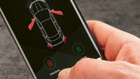Díky Škoda Connect může majitel svůj vůz částečně ovládat pomocí chytrého telefonu nebo chytrých hodinek