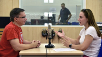 Podcastem provází Tereza Kadrnožková Podcastem provází Tereza Kadrnožková