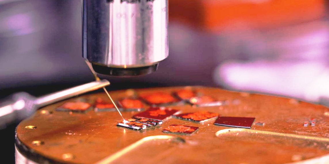 Nový uhlíkový 2D materiál MAC je pevnější než grafen a odolává praskání