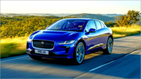 Plasty urazily za uplynulých 100 let úctyhodnou cestu   (Jaguar I-Pace © Jaguar Land Rover)