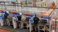 Poptávka po produkci brněnské továrny je tak vysoká, že výrobní linku letos čeká dokonce zásadní investice do automatizace, aby mohla navýšit svou kapacitu Poptávka po produkci brněnské továrny je tak vysoká, že výrobní linku letos čeká dokonce zásadní investice do automatizace, aby mohla navýšit svou kapacitu