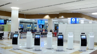 Společnost Emirates vylepšuje bezkontaktní cestování pomocí samoobslužných kiosků Společnost Emirates vylepšuje bezkontaktní cestování pomocí samoobslužných kiosků