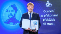 I SE SLUCHOVÝM POSTIŽENÍM LZE STUDOVAT S VÝBORNÝMI VÝSLEDKY I SE SLUCHOVÝM POSTIŽENÍM LZE STUDOVAT S VÝBORNÝMI VÝSLEDKY