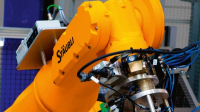 Robotické buňky Stäubli pomáhají řešit souběžnou výrobu různých modelových řad Robotické buňky Stäubli pomáhají řešit souběžnou výrobu různých modelových řad
