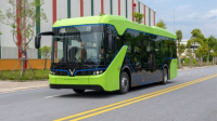 Vietnamské elektrické autobusy jezdí v Hanoji a Hočiminově městě