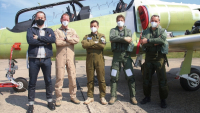 Čáslavští piloti v kokpitu L-39NG Čáslavští piloti v kokpitu L-39NG