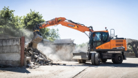 Doosan uvádí novou generaci kolových rypadel DX140W-7 a DX160W-7 Doosan uvádí novou generaci kolových rypadel DX140W-7 a DX160W-7