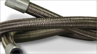 Nová hadice PTFE s kovovým opletem od společnosti Parker překonává omezení jiných typů hadic