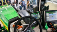 Autonomní traktor z veletrhu CES 2022 je připraven vyrazit na pole