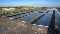 Solární panely jsou rozmístěné na 10 550 metrech čtverečních Solární panely jsou rozmístěné na 10 550 metrech čtverečních