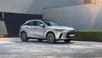 Zbrusu nový Lexus RX 450h+ plug-in hybrid dojede dál