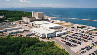 Nyní odstavená jaderná elektrárna Pilgrim se nachází na nejzápadnějším pobřeží zálivu Cape Cod v Plymouthu ve státě Massachusetts. 