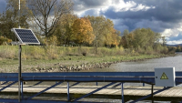 Senzorové měření stavu vodní hladiny při napájení solárními články pracuje zcela samostatně a bez údržby © Makan Karegar / University of Bonn